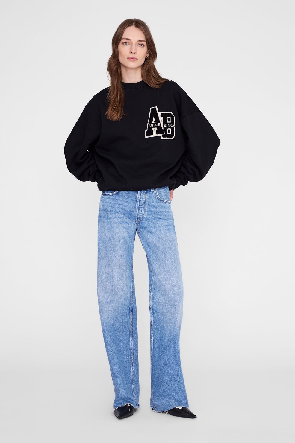 iris-rennes-aninebing_miles-sweatshirt-letterman-black_01