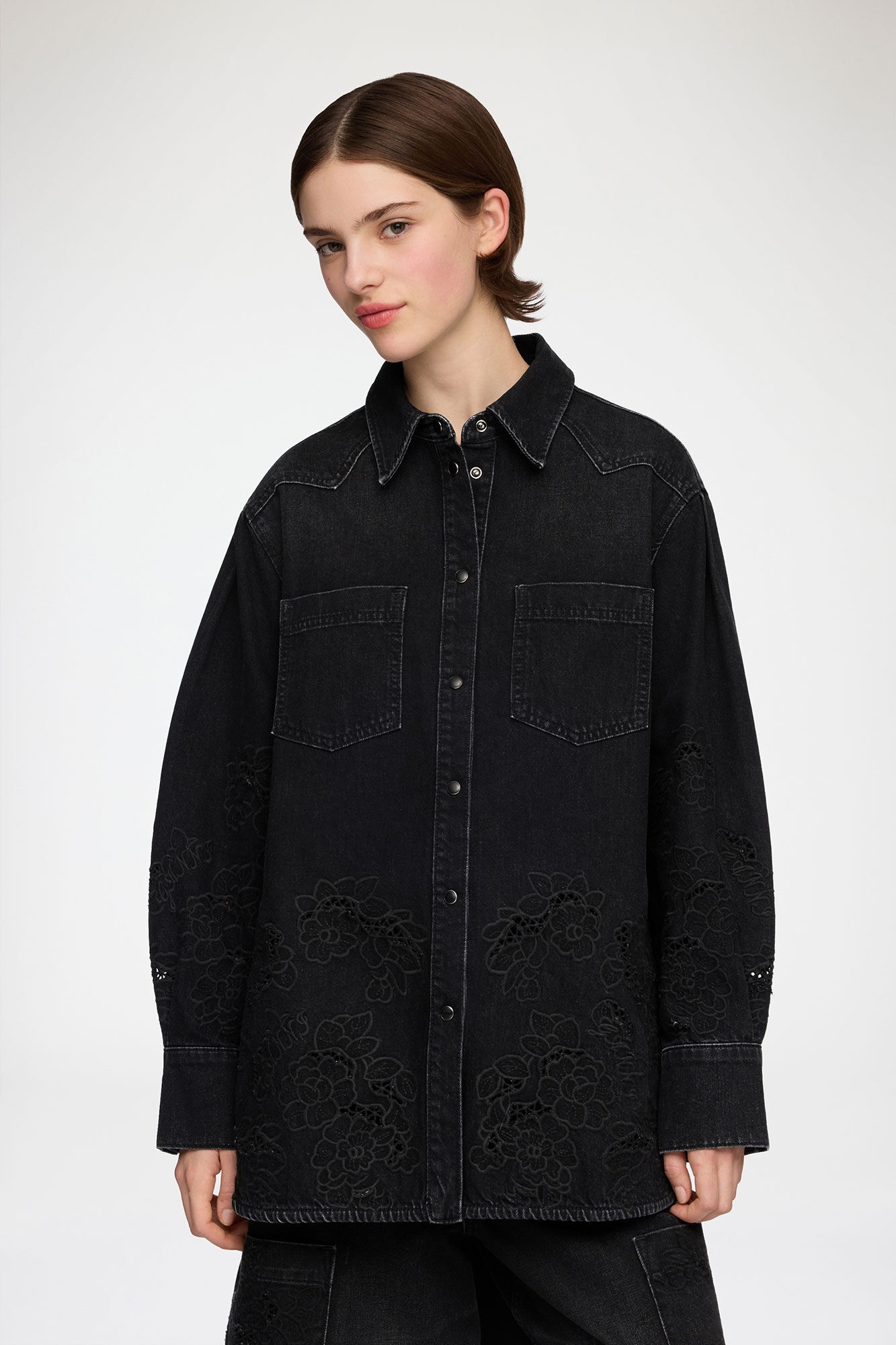 iris-rennes-ganni_chemise-denim-broderie-anglaise_02